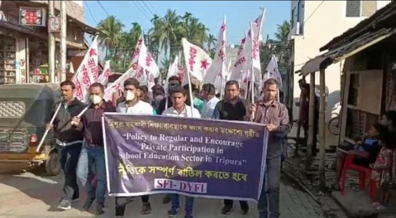 CPI-M’s Youth Wings Protested against ‘Privatization of Education’ CPI-M’s Youth Wings Protested against ‘Privatization of Education’